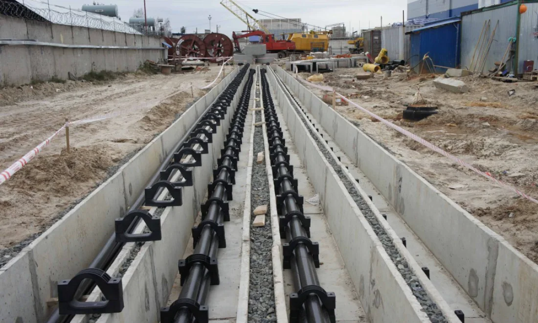 Cable line laying in ducts