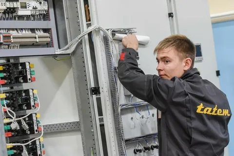 Electrical cabinet assembly by a Tatelektromontazh specialist